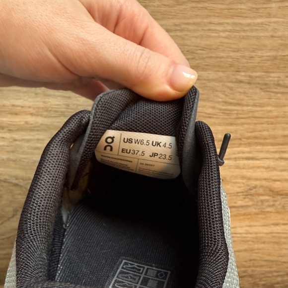 On Running women’s Athletic Shoes in greenish grey - Picture 5 of 5